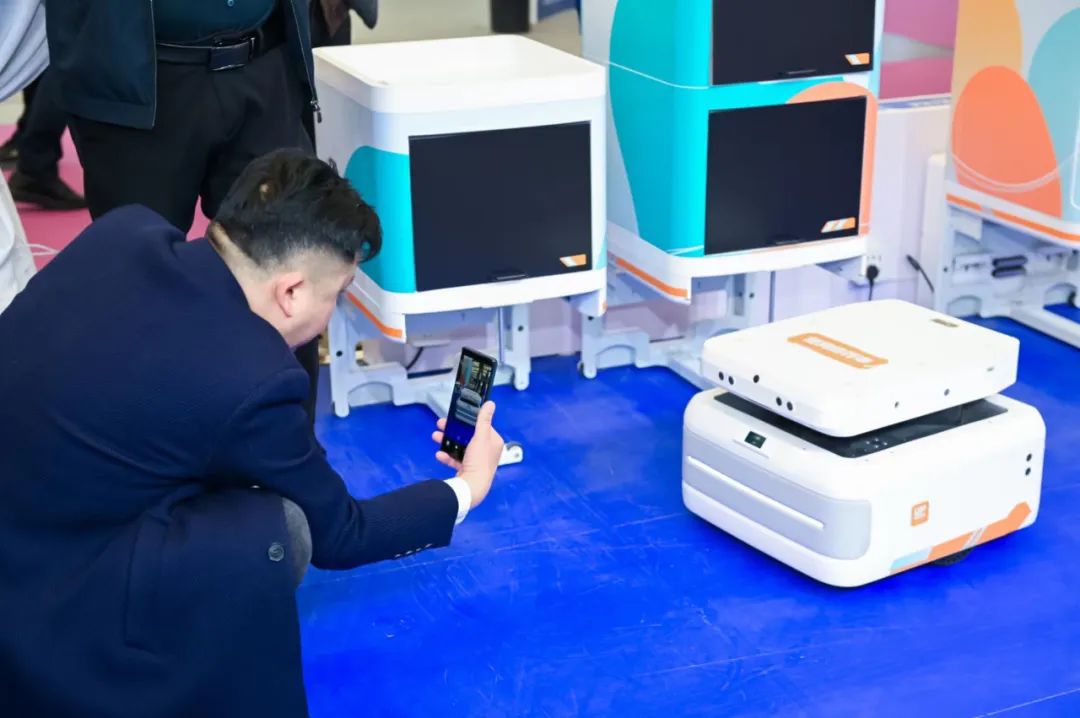 聚能数智服务丨云迹科技2023hotel plus酒店展再绽智慧火花-云迹科技